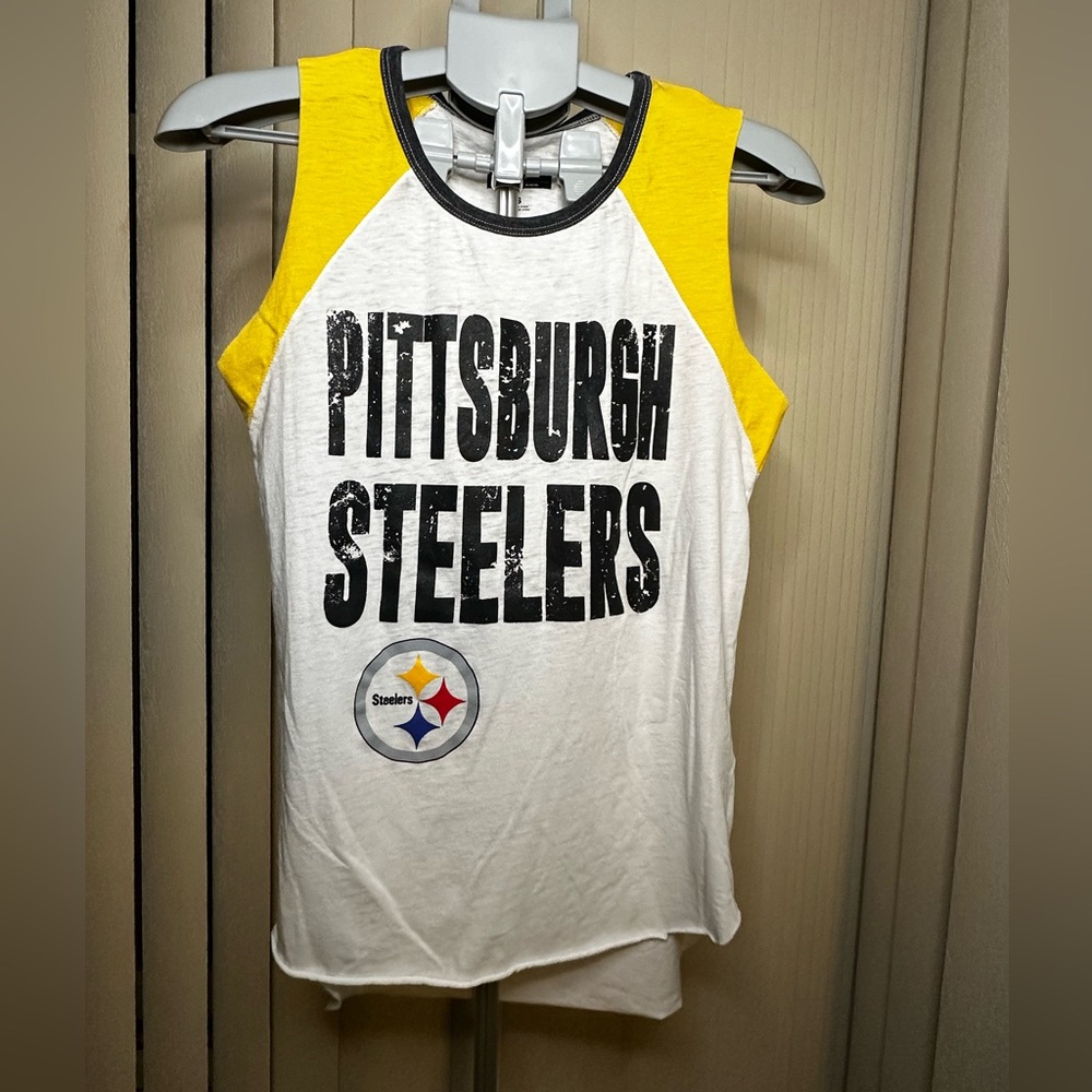 NFL Team Apparel Women’s Pittsburgh Steelers Tee Size small
